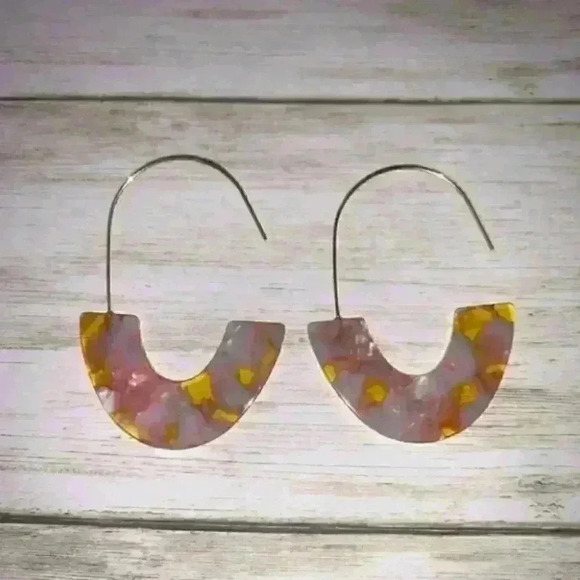 2/20 Wire hoop pull  acrylic yellow pink earrings - Picture 3 of 5